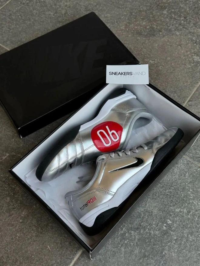 4双sneakers值得一冲！当「液态银」成春夏潮人招牌色这(图5)