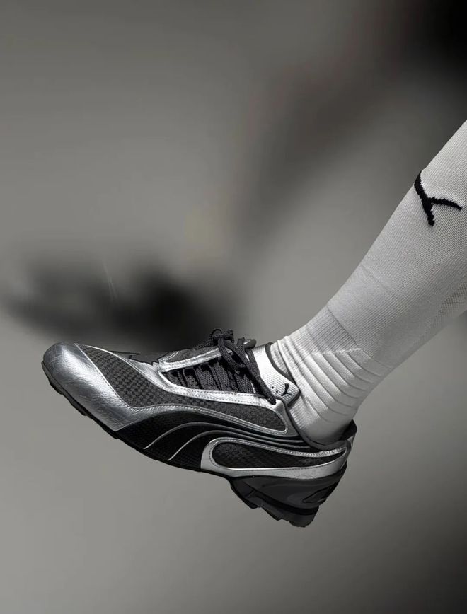 4双sneakers值得一冲！当「液态银」成春夏潮人招牌色这(图23)