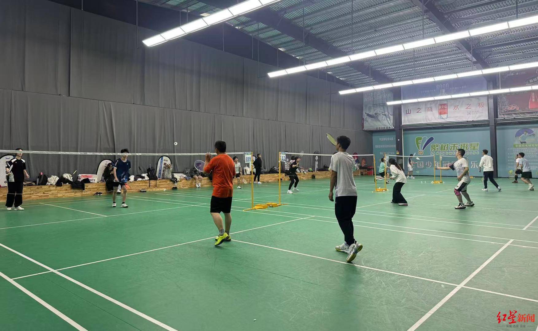 动场馆迎“晚高峰”客流增长近三成室外10