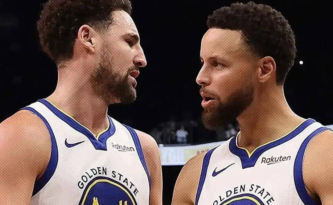 库里已经穿上克莱安踏终身合同的特别配色球鞋(图5) 库里已经穿上克莱安踏终身合同的特别配色球鞋(图5)